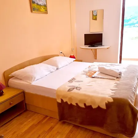 Mirjana F Apartaments Baska  Exterior photo